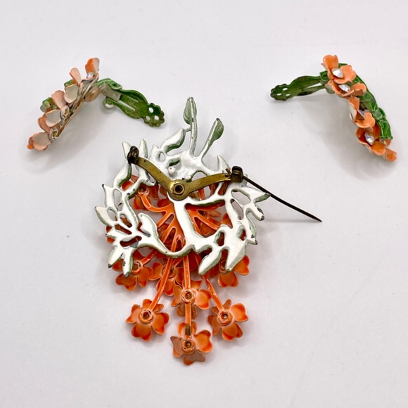 Vintage Unsigned Orange Green Enamel Brooch Pin Clip-on Earrings Set Rhinestones - Picture 7 of 14